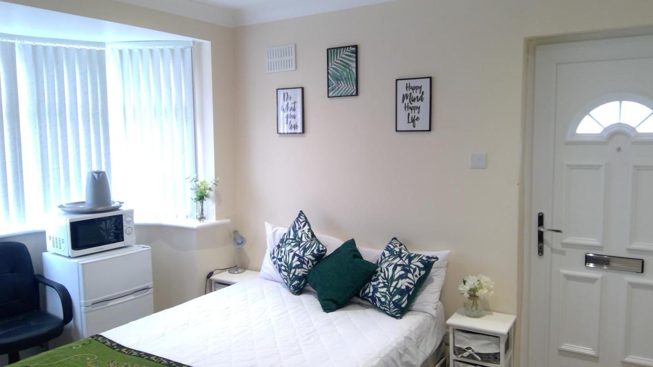 Luxury London Ensuite Double Room, Park Free, Tram-Train! Mitcham Exterior photo