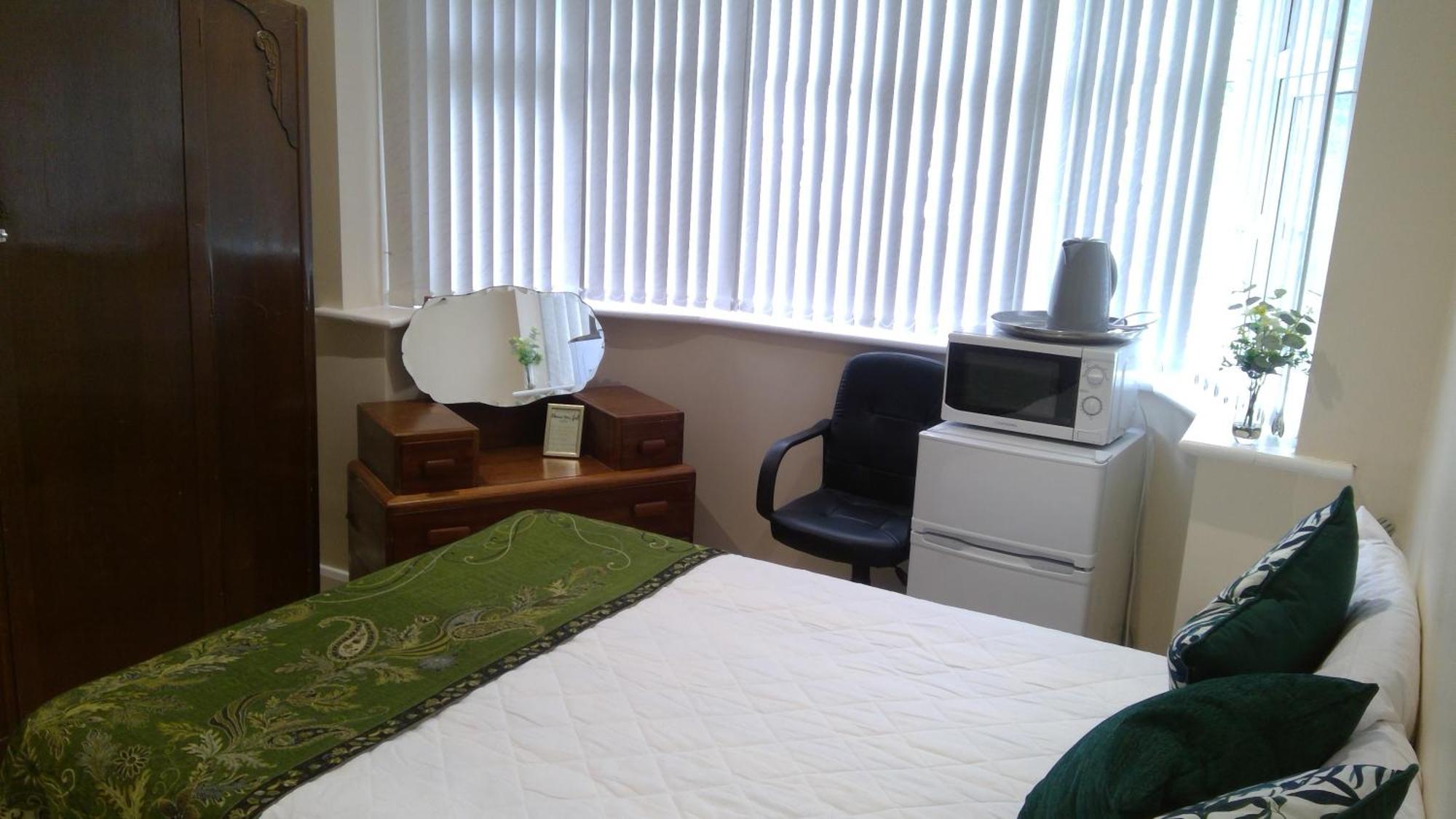 Luxury London Ensuite Double Room, Park Free, Tram-Train! Mitcham Exterior photo